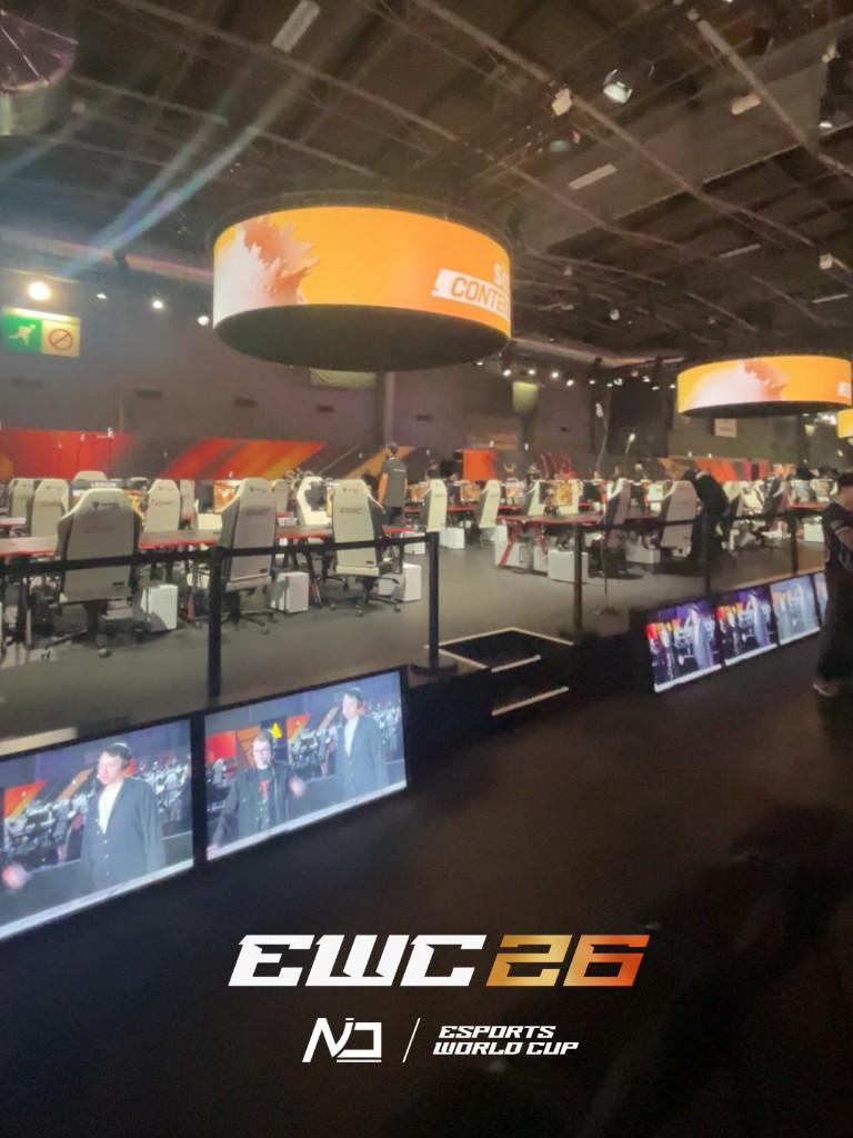 Zone de jeu des joueurs NIO Esports &agrave; l'open qualifier CS2 de l'EWC 26